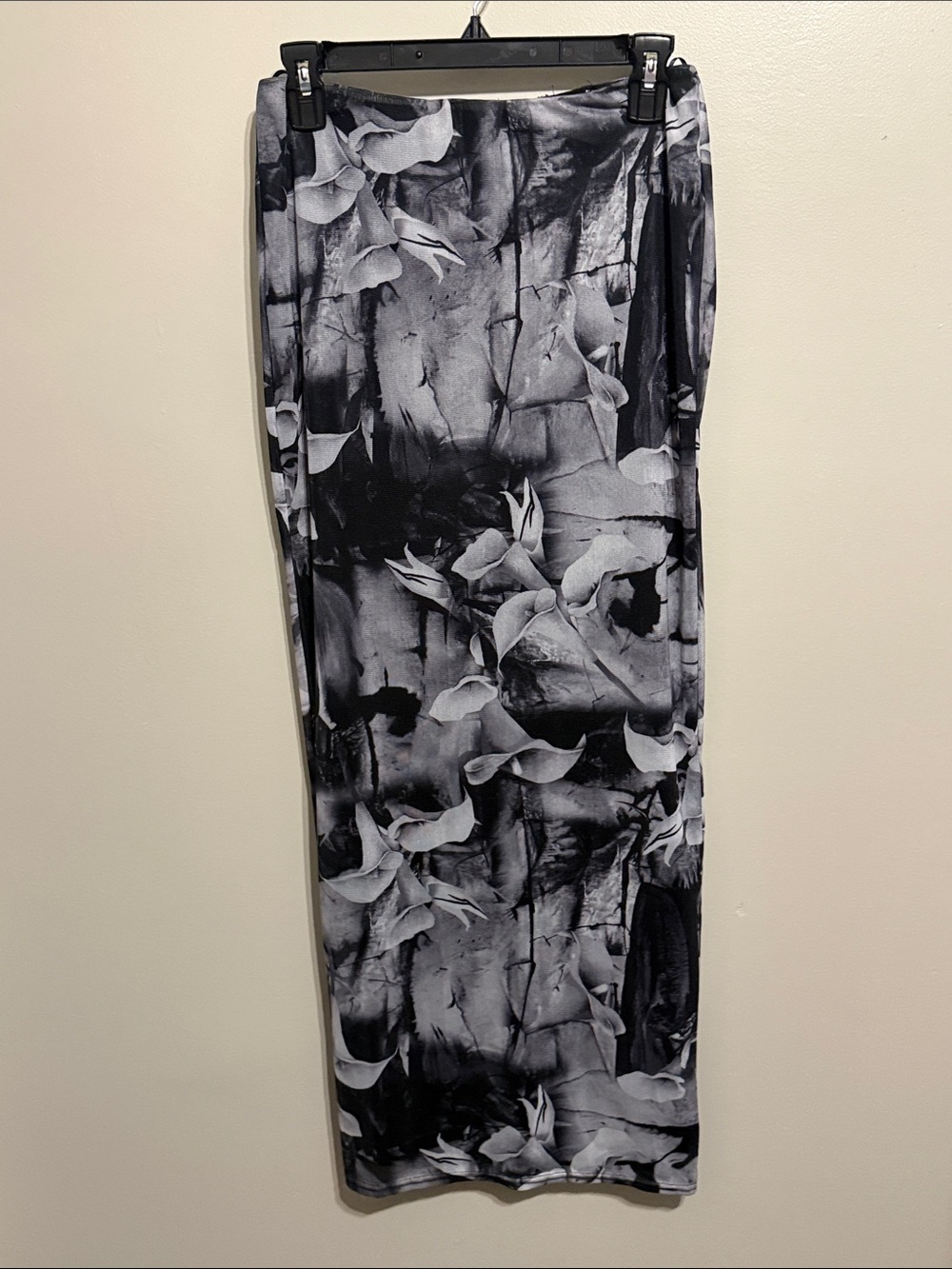 Fashion Nova Black & White Floral Abstract Maxi Skirt